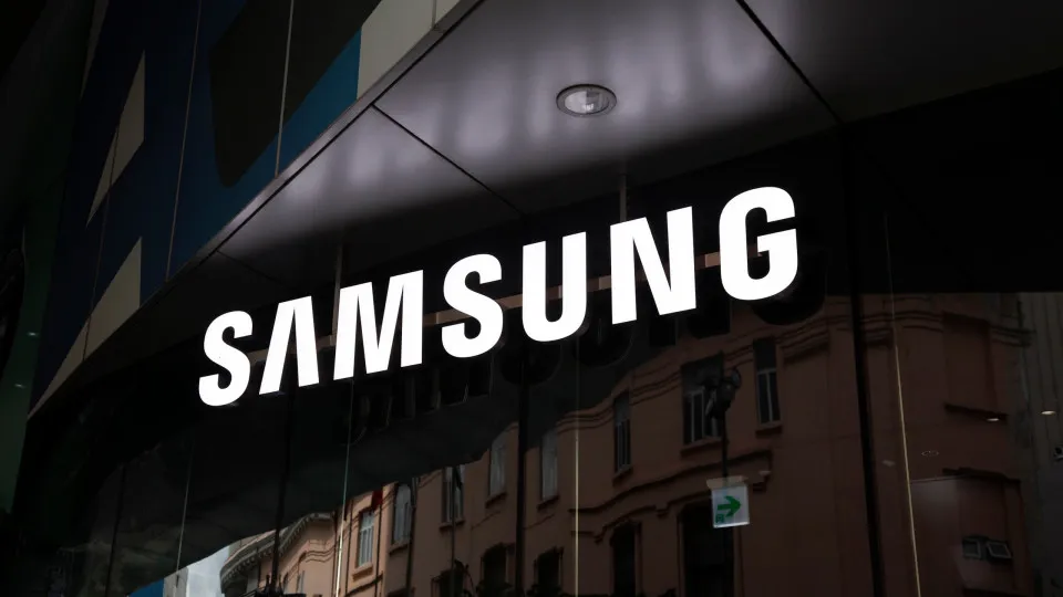 Samsung deve anunciar esta semana o seu primeiro dobrável triplo