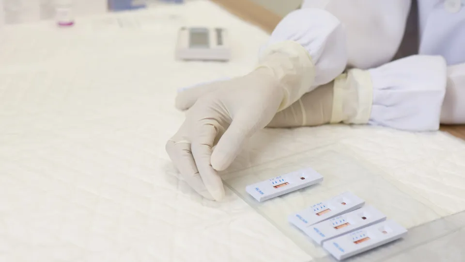 Sífilis avança sem freio e acende alerta na saúde