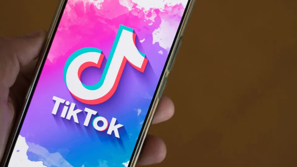 TikTok é acusado de sugerir conteúdo sexual a usuários de 13 anos