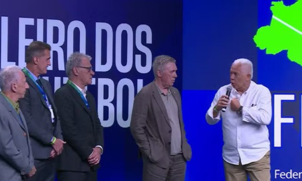 Ao lado de Ancelotti, Leão critica ‘invasão’ de técnicos estrangeiros