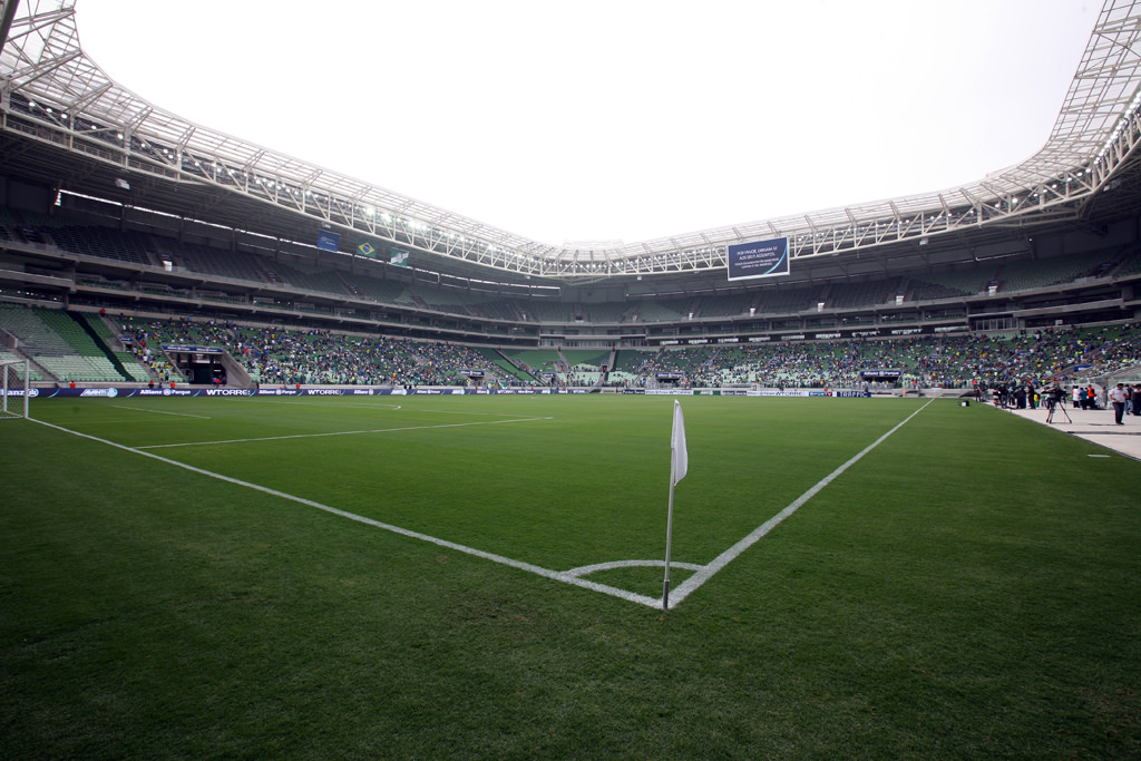 Clubes rebatem críticas ao gramado sintético: ‘Narrativas que distorcem a realidade’