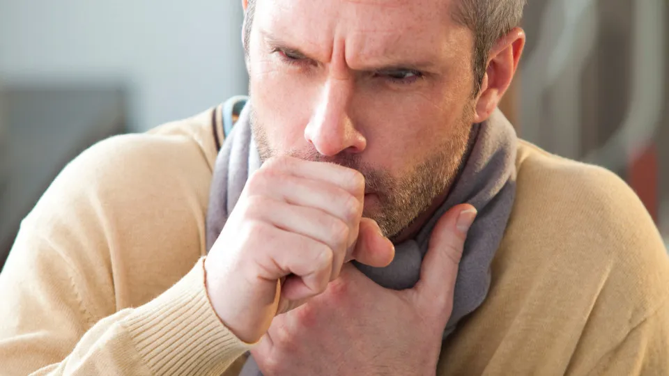 Dor de garganta que persiste? Veja causas e cuidados