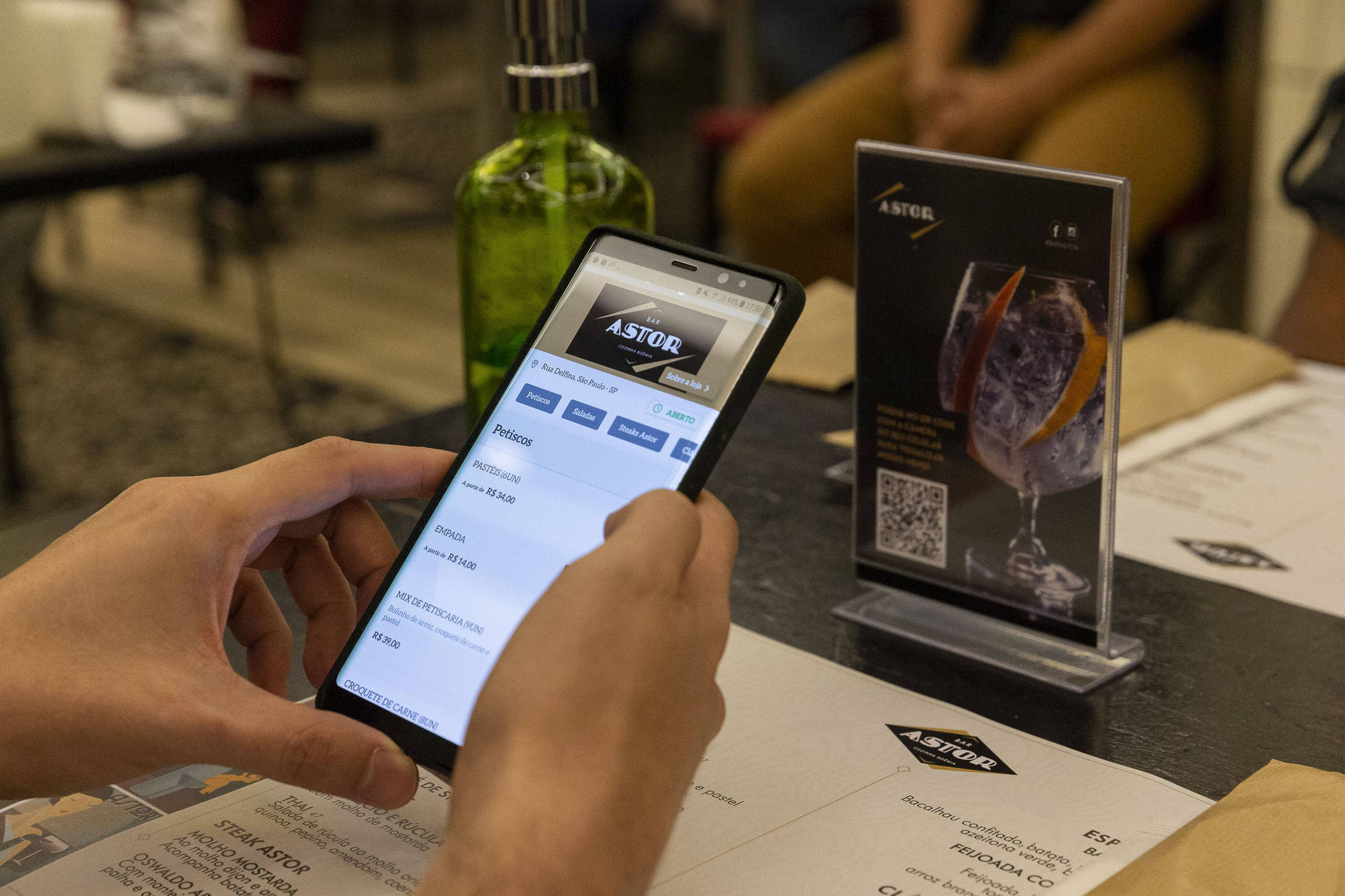 Lei em SP obriga restaurantes a terem cardápio impresso – 18/12/2025 – Cozinha Bruta