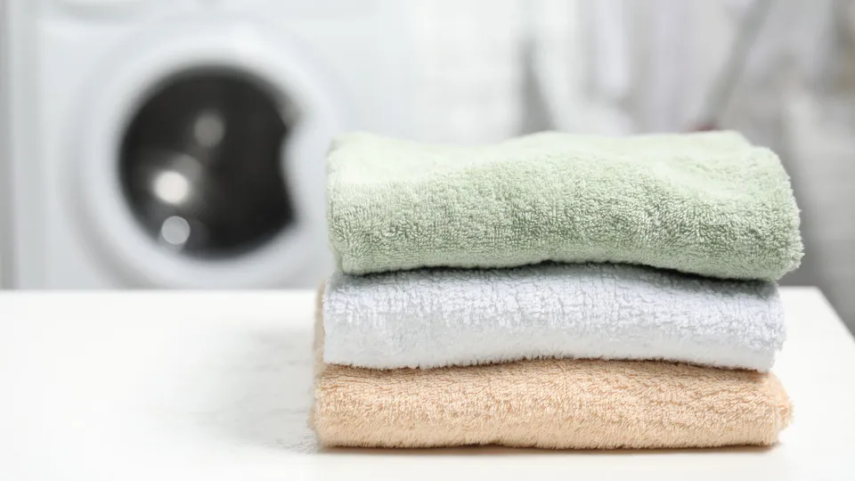 Toalhas de banho ásperas? Veja como recuperar a maciez em casa