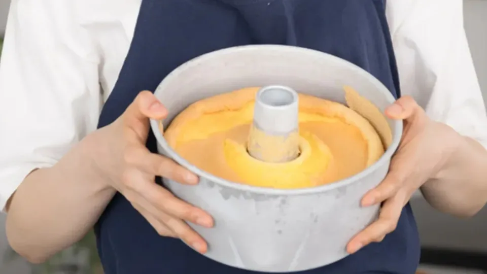 O bolo não cresceu? Veja os erros mais comuns e como salvar a sua receita